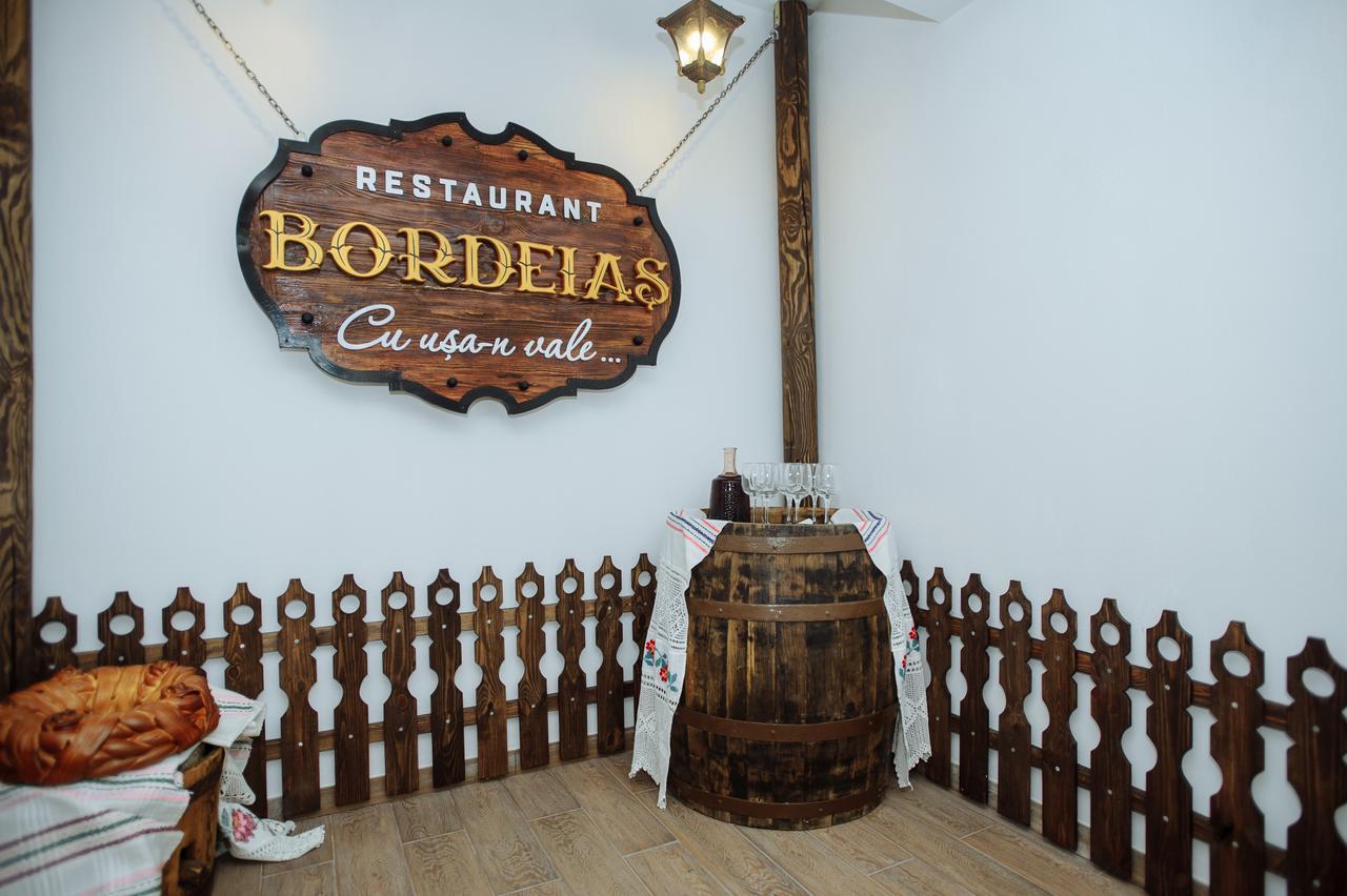 ホテル Astoria キシナウ エクステリア 写真